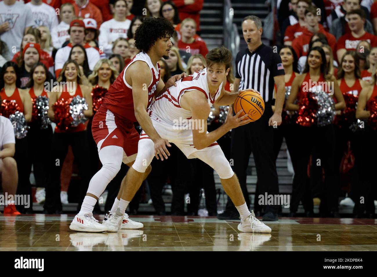 Madison, WI, États-Unis. 7th novembre 2022. Wisconsin Badgers avance carter Gilmore (14) en affichant pendant le match de basketball de la NCAA entre les Coyotes du Dakota du Sud et les Badgers du Wisconsin au Kohl Center de Madison, WISCONSIN. Darren Lee/CSM/Alamy Live News Banque D'Images