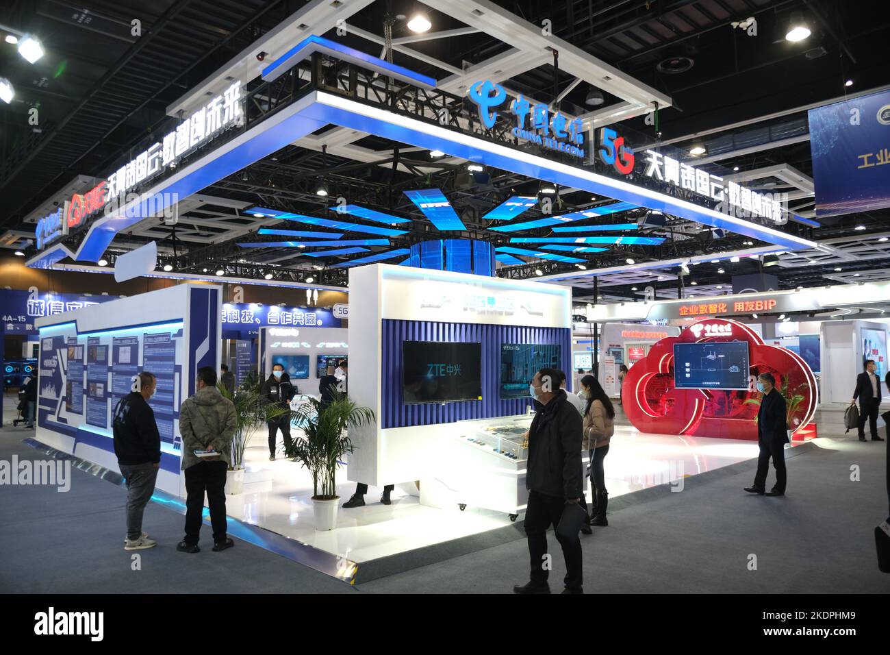 Liaoning, Chine, 8 novembre 2022. La zone d'exposition de China Telecom à la Conférence mondiale sur l'Internet industriel 2022 à Shenyang City, dans la province de Liaoning, dans le nord-est de la Chine, 8 novembre 2022. (Photo de ChinaImages/Sipa USA) Banque D'Images
