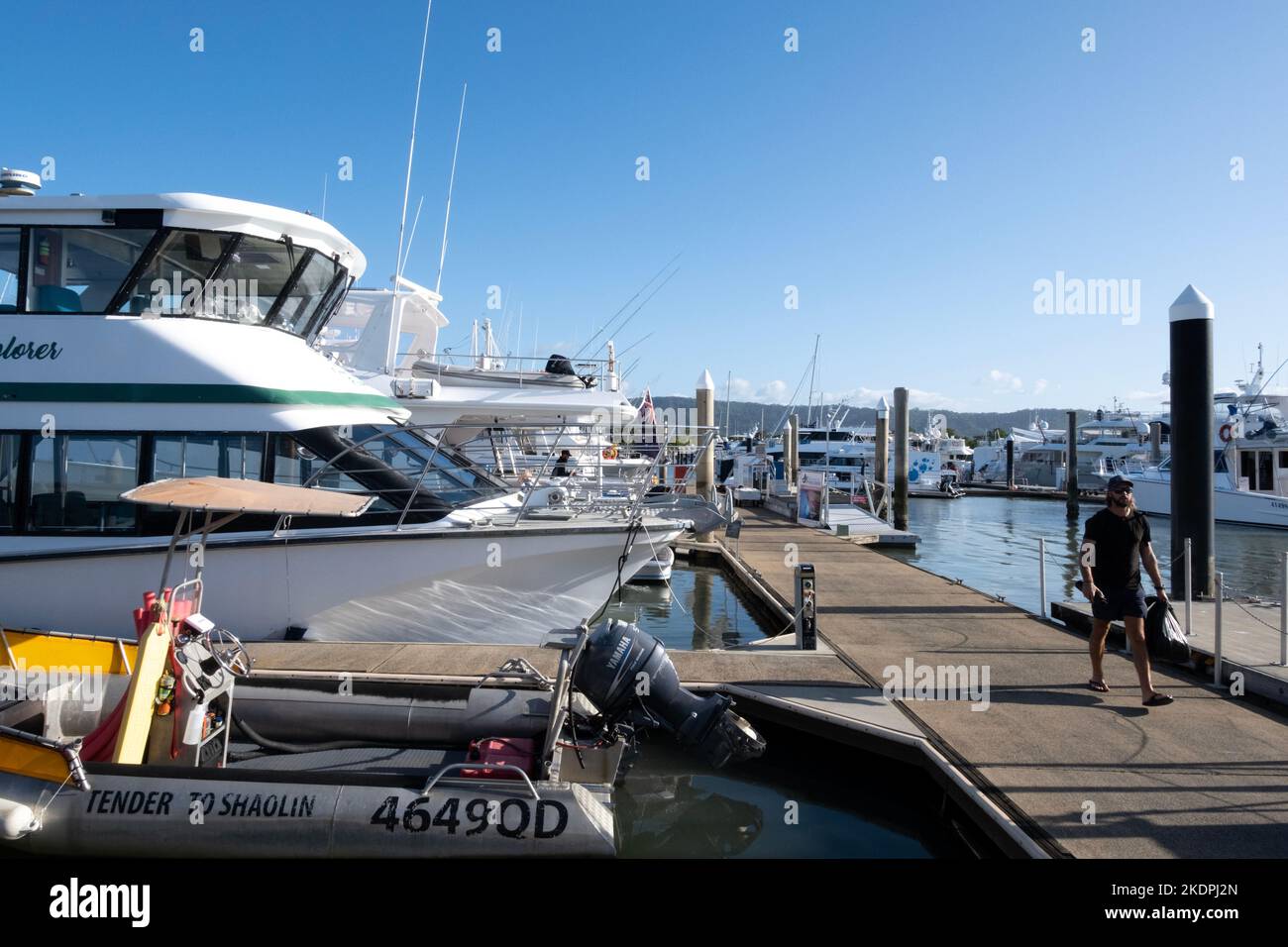 Bateaux amarrés au Crystalbrook Superyacht Marina, Dickson Inlet, Port Douglas, Queensland, Australie Banque D'Images