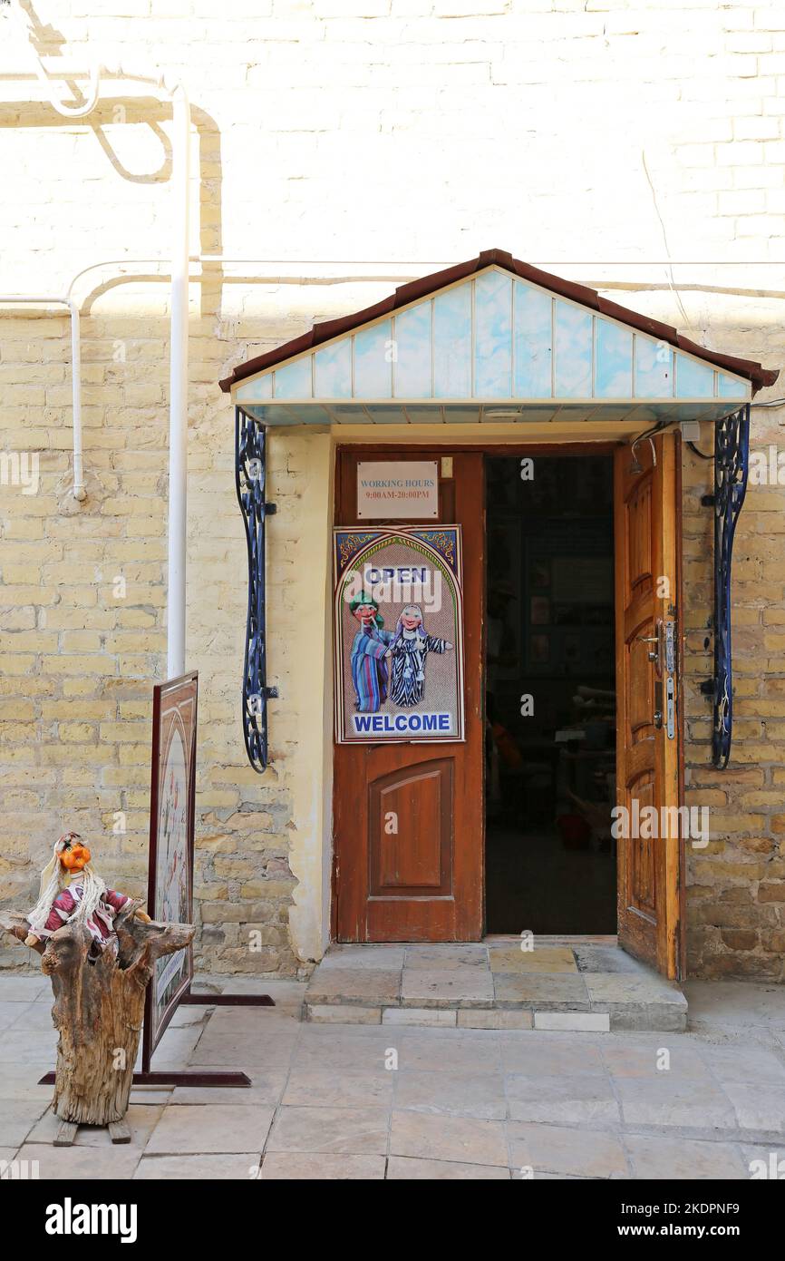 Atelier de marionnettes, rue Bakhauddin Naqshbandi, Centre historique, Boukhara, province de Boukhara, Ouzbékistan, Asie centrale Banque D'Images