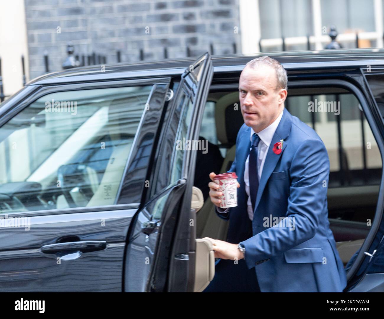 Londres, Royaume-Uni. 08th novembre 2022. Dominic Raab, vice-premier ministre Lord Chancelier et secrétaire d'État à la Justice, arrive à une réunion du cabinet au 10 Downing Street Londres. Crédit : Ian Davidson/Alay Live News Banque D'Images