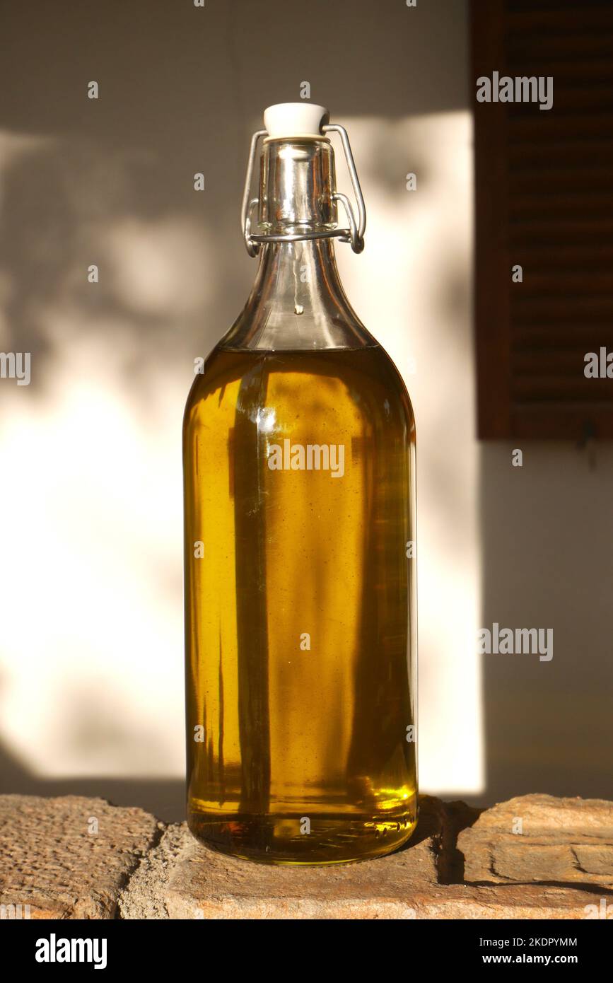 Bouteille d'huile d'olive chypriote maison Banque D'Images