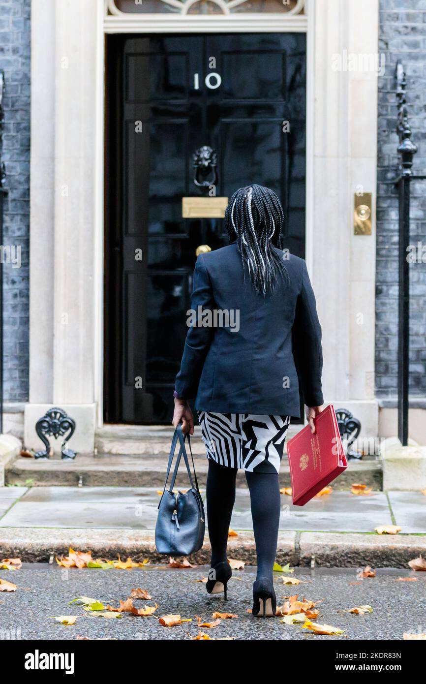 Downing Street, Londres, Royaume-Uni. 8th novembre 2022. Le député Kemi Badenoch, secrétaire d'État au Commerce international et président de la Chambre de commerce et ministre des femmes et des questions d'égalité, assiste à la réunion hebdomadaire du Cabinet au 10 Downing Street. Photo par Amanda Rose/Alamy Live News Banque D'Images