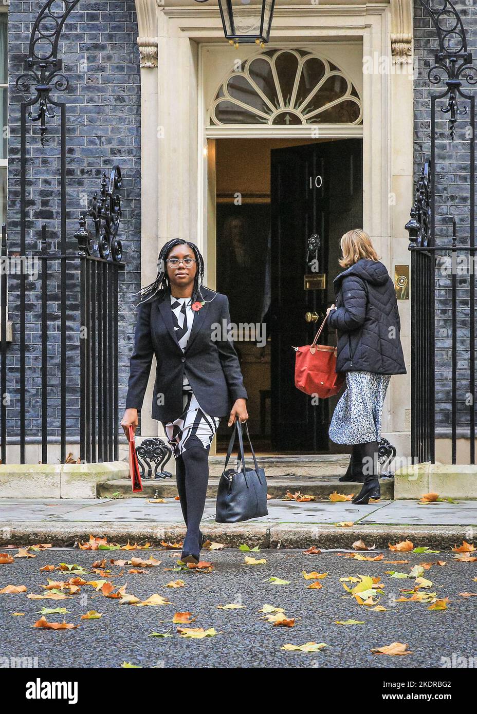 Londres, Royaume-Uni. 08th novembre 2022. Kemi Badenoch, député, secrétaire d'État au Commerce international et président de la Chambre de commerce. Les ministres du Parti conservateur assistent à la réunion hebdomadaire du cabinet du gouvernement Sunak au 10 Downing Street à Londres. Credit: Imagetraceur/Alamy Live News Banque D'Images