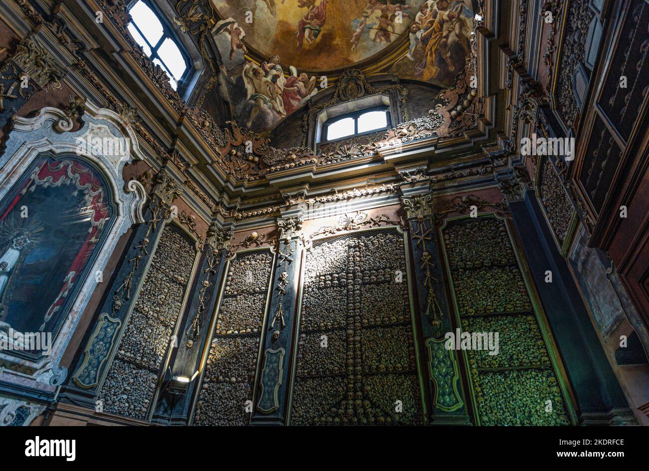 MILAN, ITALIE, 5 MARS 2022 - Inner of San Bernardino Alle sanctuaire d'Ossa à Milan, Italie. Banque D'Images