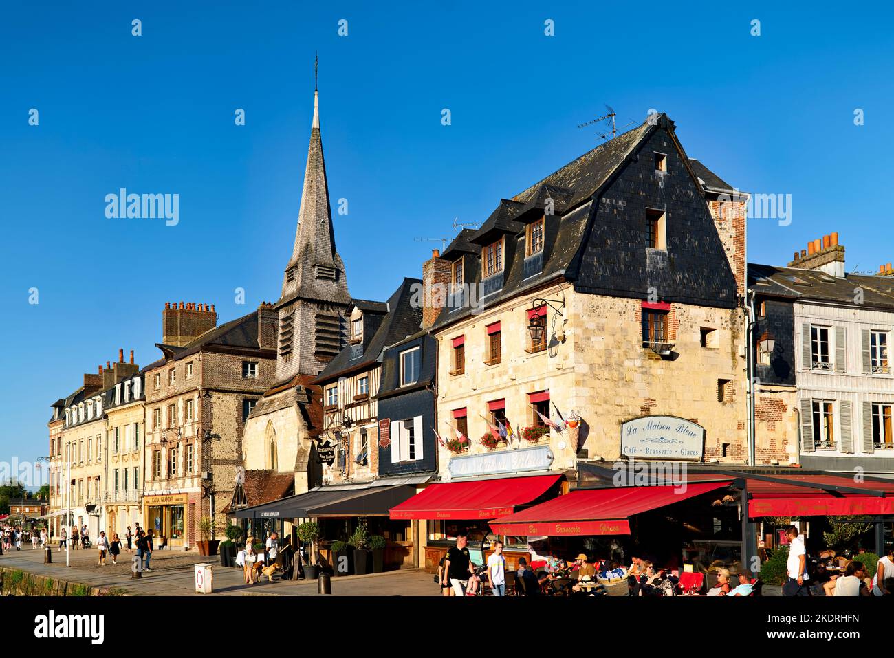Honfleur Normandie France. Restaurants et café au port Banque D'Images