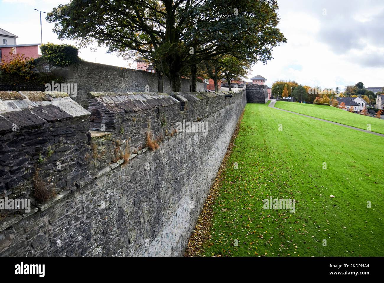 vue sur l'extérieur des murs de derrys, du bastion royal au double bastion derry londonderry, au nord de l'irlande du royaume-uni Banque D'Images
