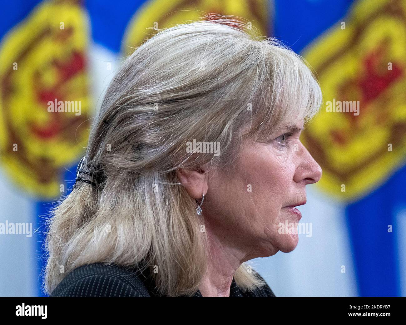 Halifax, le 8 novembre 2022. La vérificatrice générale de la Nouvelle-Écosse, Kim Adair, pose des questions lors d'une nouvelle conférence à Halifax, le mardi 8 novembre 2022. Adair a publié sa vérification du rendement sur l'immigration et la croissance de la population dans la province. LA PRESSE CANADIENNE/Andrew Vaughan Banque D'Images