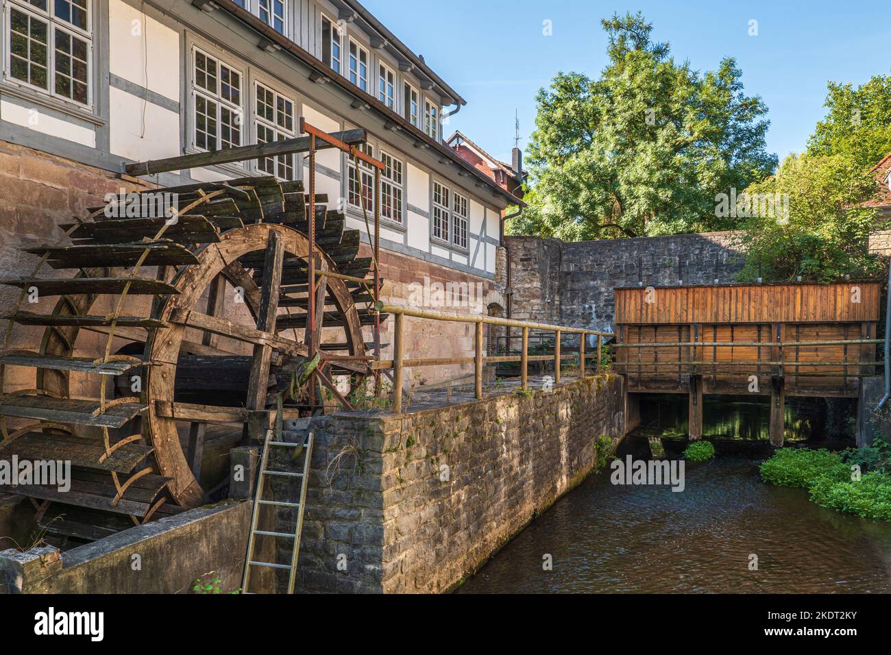Old Lohmuehle, moulin à eau avec roue de moulin à farine à Goettingen, Allemagne Banque D'Images