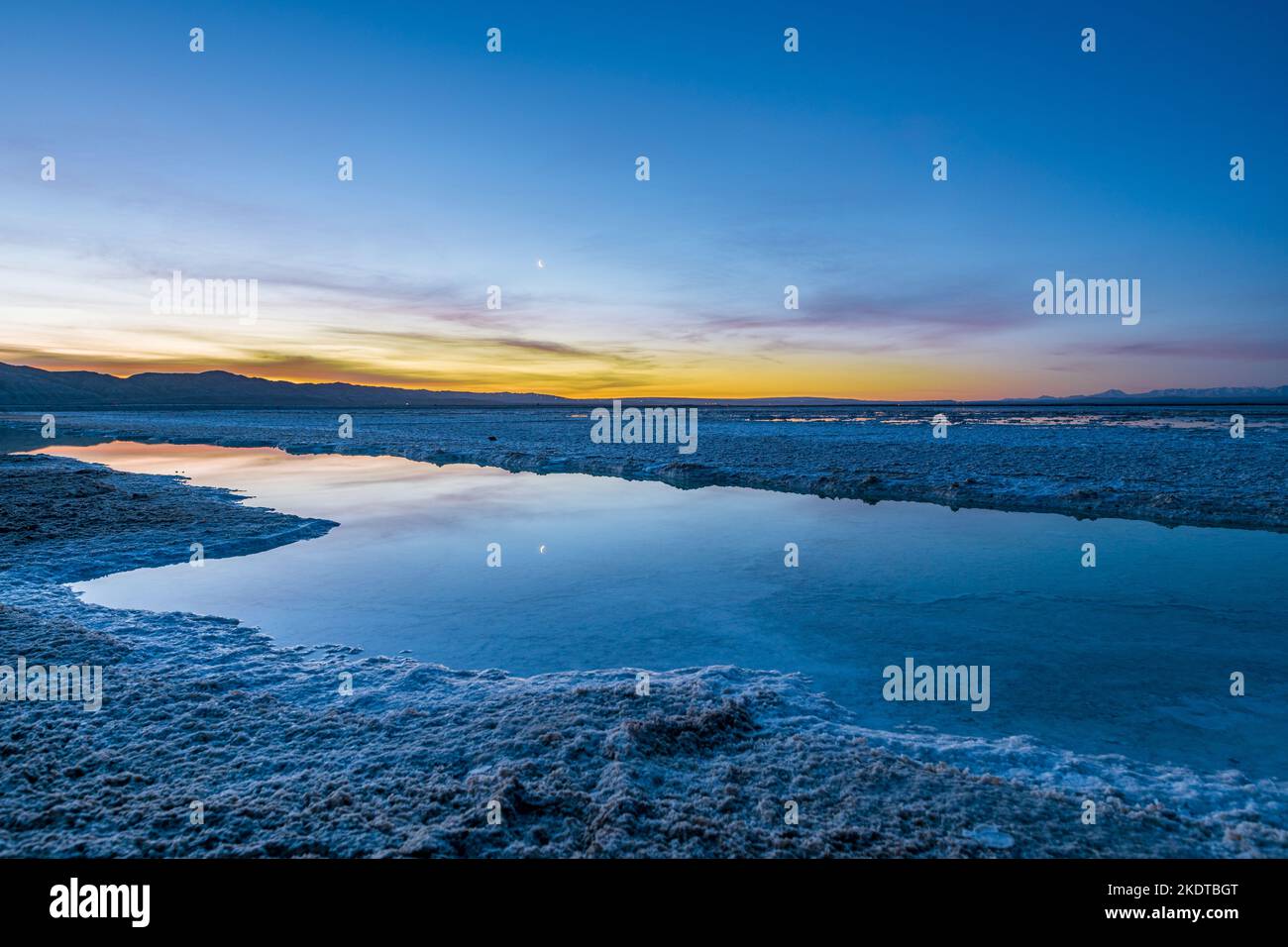 Coucher de soleil sur le lac de jade de la falaise de Qinghai Banque D'Images