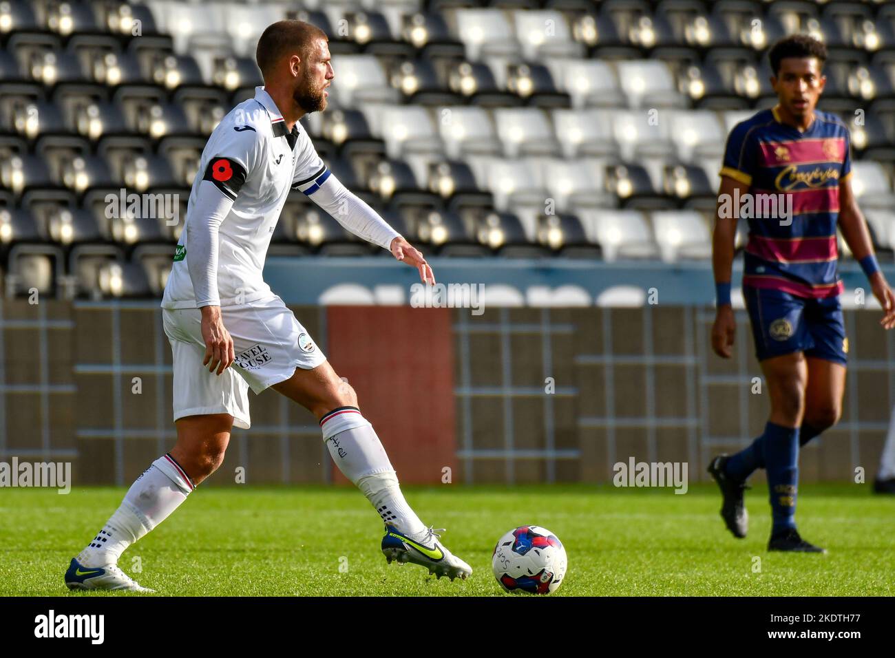 Swansea, pays de Galles. 8 novembre 2022. Brandon Cooper de Swansea City en action pendant le match de la Ligue de développement professionnel entre Swansea City moins de 21 ans et Queens Park Rangers moins de 21 ans au stade Swansea.com à Swansea, pays de Galles, Royaume-Uni, le 8 novembre 2022. Crédit : Duncan Thomas/Majestic Media/Alay Live News. Banque D'Images