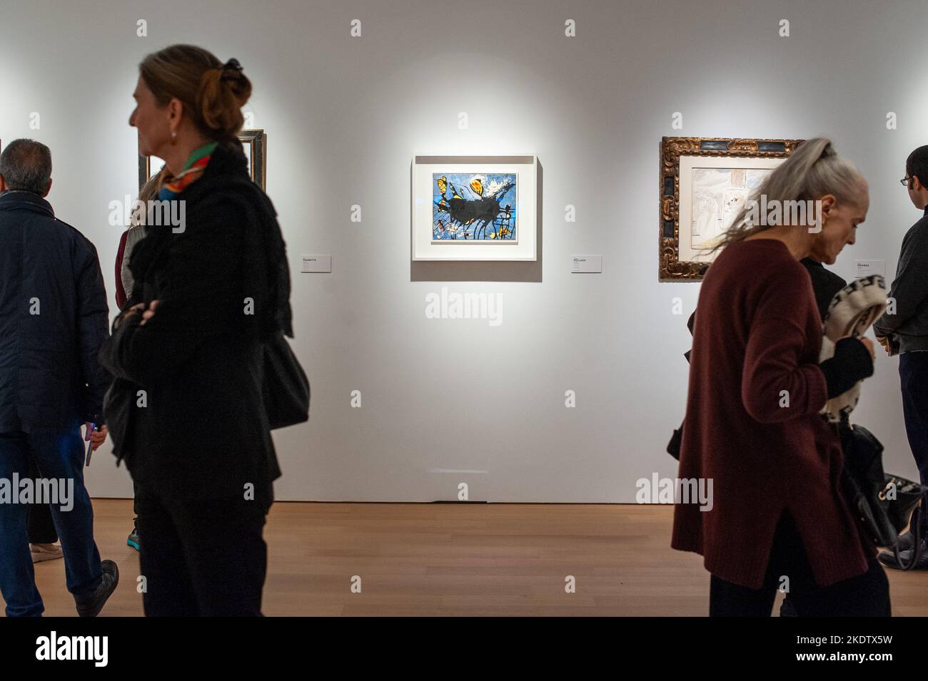 Jackson Pollock (1912-1956) a versé de l'huile noire de forme I et de l'émail sur toile 13 x 16 1/4 po. (33 x 41,3 cm) Peint vers 1950 estimation USD 1 500 000 - USD 2 000 000 exposé chez le visionnaire: La collection Paul G. Allen présentée aux Christie's New York Galleries au Rockefeller Center à New York, NY, le 8 novembre 2022. La vente aux enchères aura lieu du 9 au 10 novembre 2022 et a été évaluée à plus de $1 milliards. La collection du philanthrope Paul G. Allen, co-fondateur de Microsoft, comprend plus de 150 chefs-d'œuvre couvrant 500 ans d'histoire de l'art. Tous les revenus seront versés à la philanthropie. (Photo Banque D'Images