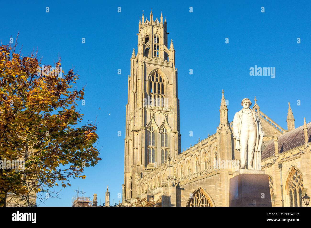Église St Botolph (The Stump) et statue de Herbert Ingram, Market place, Boston, Lincolnshire, Angleterre, Royaume-Uni Banque D'Images