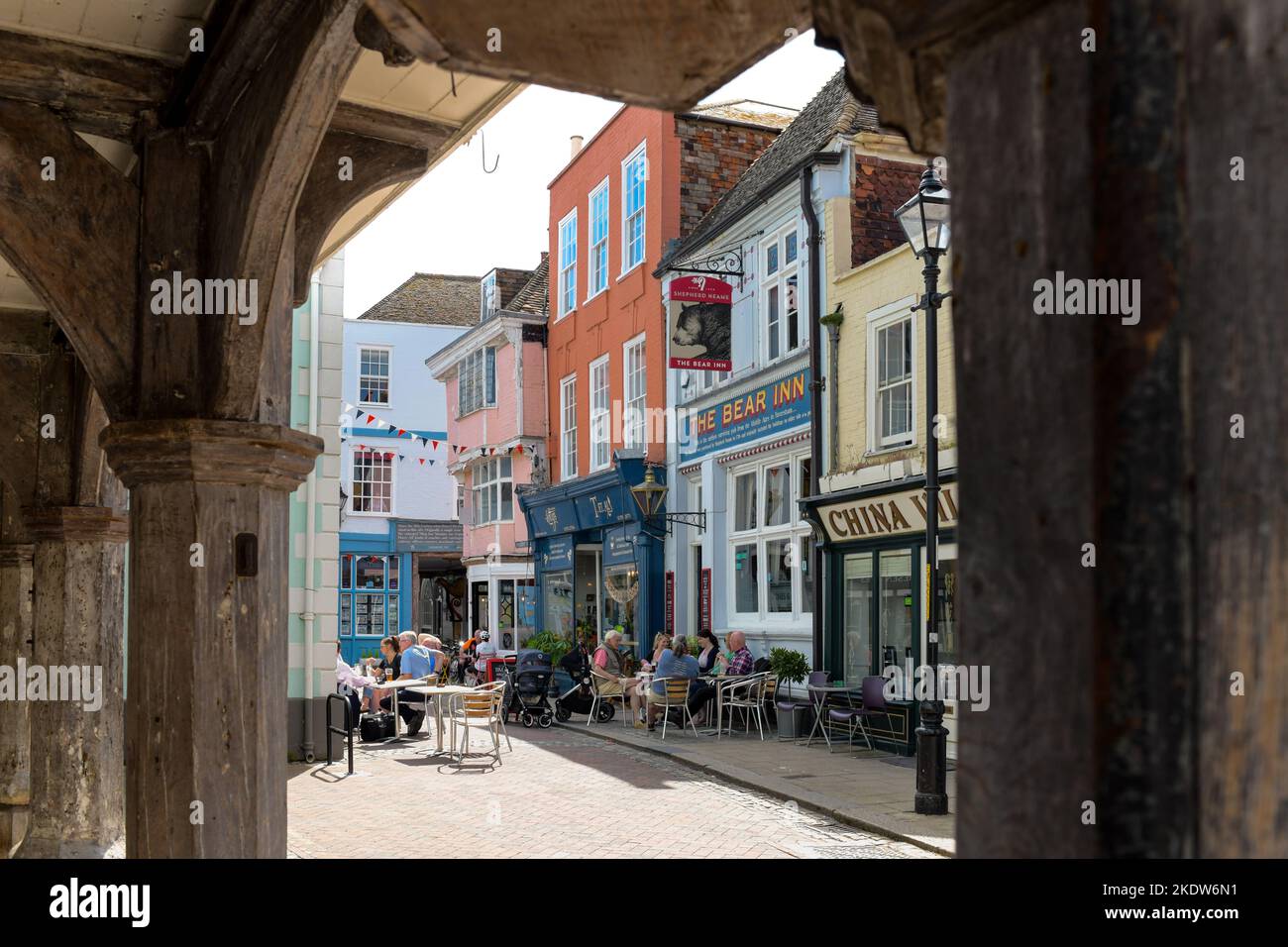 Faversham Market place en été, Faversham, Kent, Angleterre, Royaume-Uni Banque D'Images