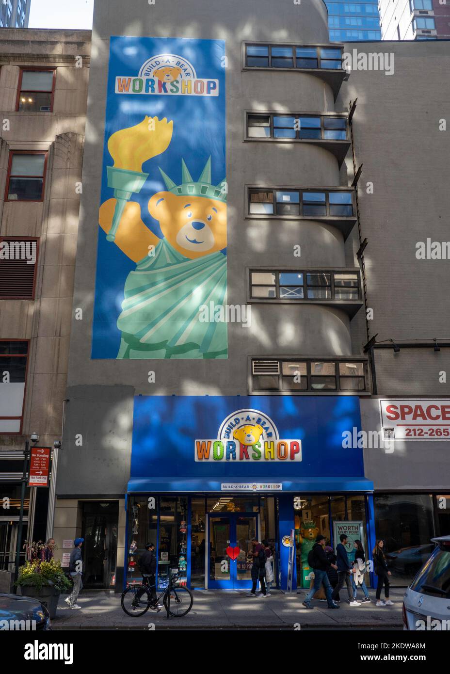 Atelier Build-A-Bear Storefront sur West 34th Street à New York, Etats-Unis 2022 Banque D'Images