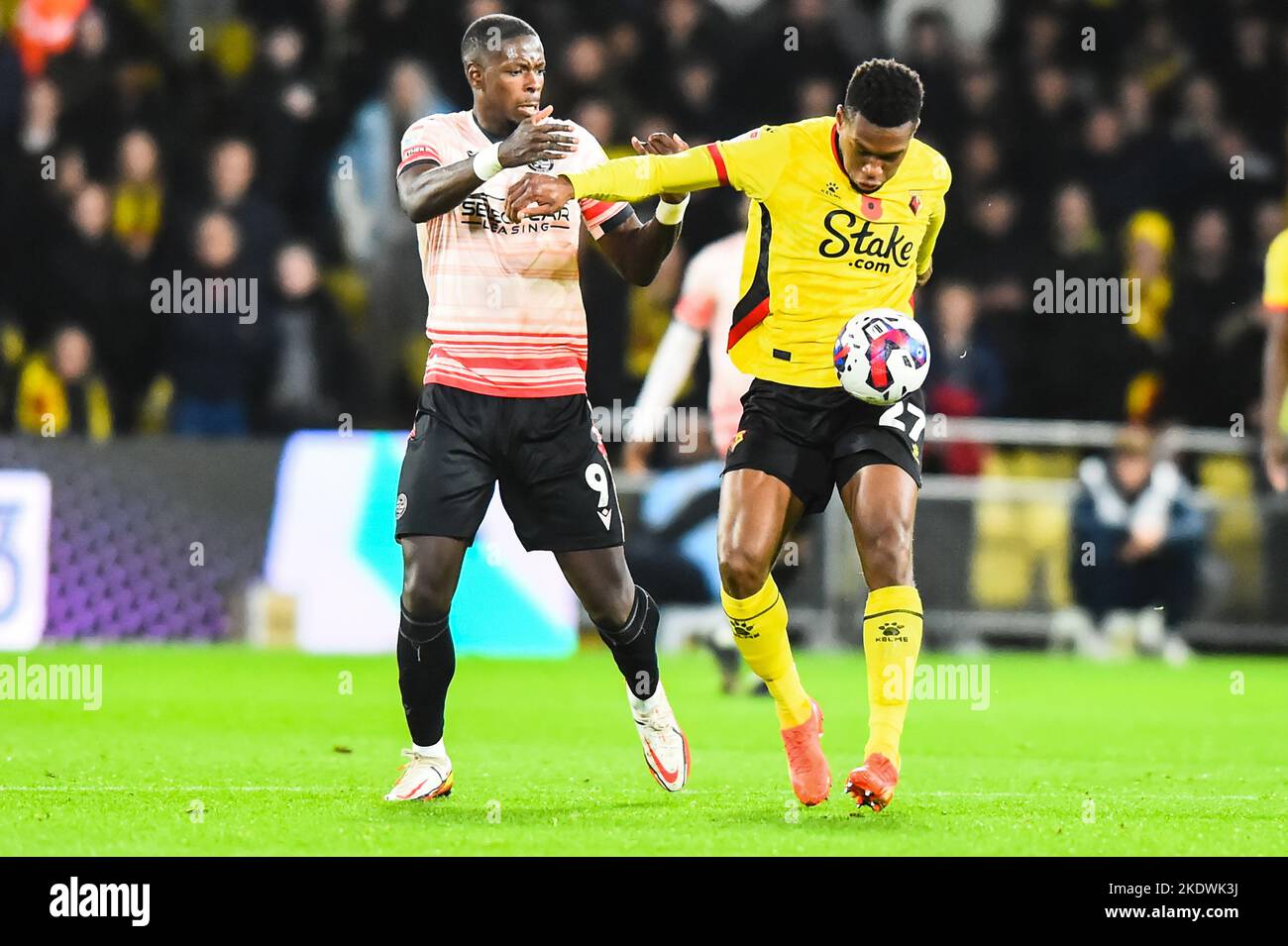 Watford, Royaume-Uni. 8th novembre 2022Christian Kabasele (27 Watford) défié par Lucas Joao (9 Reading) lors du match de championnat Sky Bet entre Watford et Reading à Vicarage Road, Watford, le mardi 8th novembre 2022. (Crédit : Kevin Hodgson | ACTUALITÉS MI) crédit : ACTUALITÉS MI et sport /Actualités Alay Live Banque D'Images