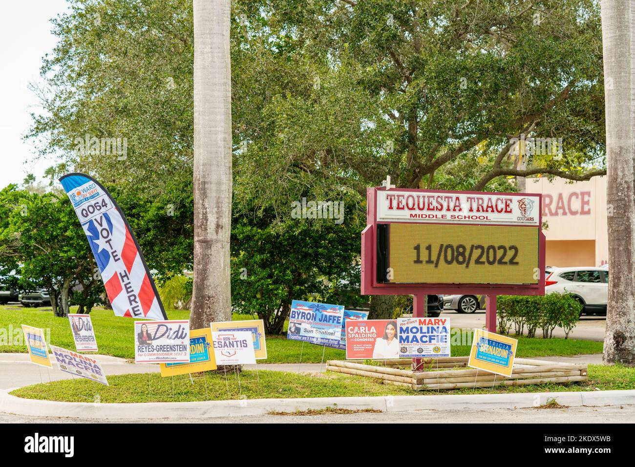 Weston, FL, Etats-Unis - 8 novembre 2022: Photo du poste de vote à Tequesta Trace Middle School Banque D'Images