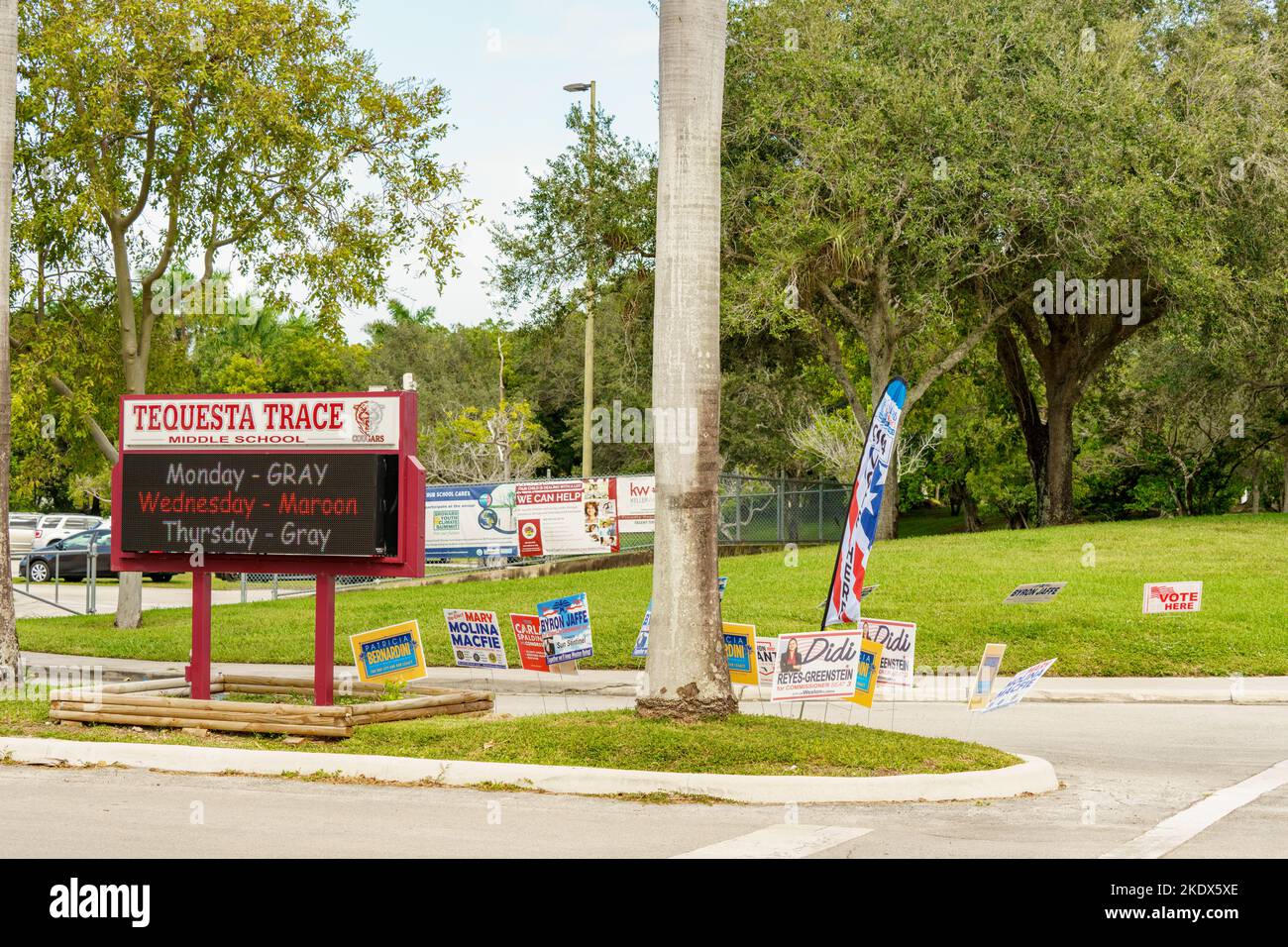 Weston, FL, Etats-Unis - 8 novembre 2022: Photo du poste de vote à Tequesta Trace Middle School Banque D'Images
