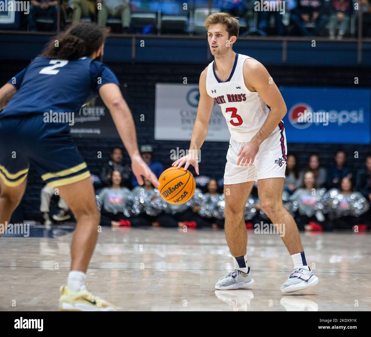 Moraga, Californie, États-Unis, 07th novembre 2022. A. la garde de St. Mary Augustas Marciulionis (3) joue pendant le match de basketball masculin de la NCAA entre Oral Roberts Golden Eagles et les Saint Mary's Gaels. Saint Mary's Beat Oral Roberts 78-70 au pavillon de la University Credit Union Moraga Calif. Thurman James/CSM/Alamy Live News Banque D'Images