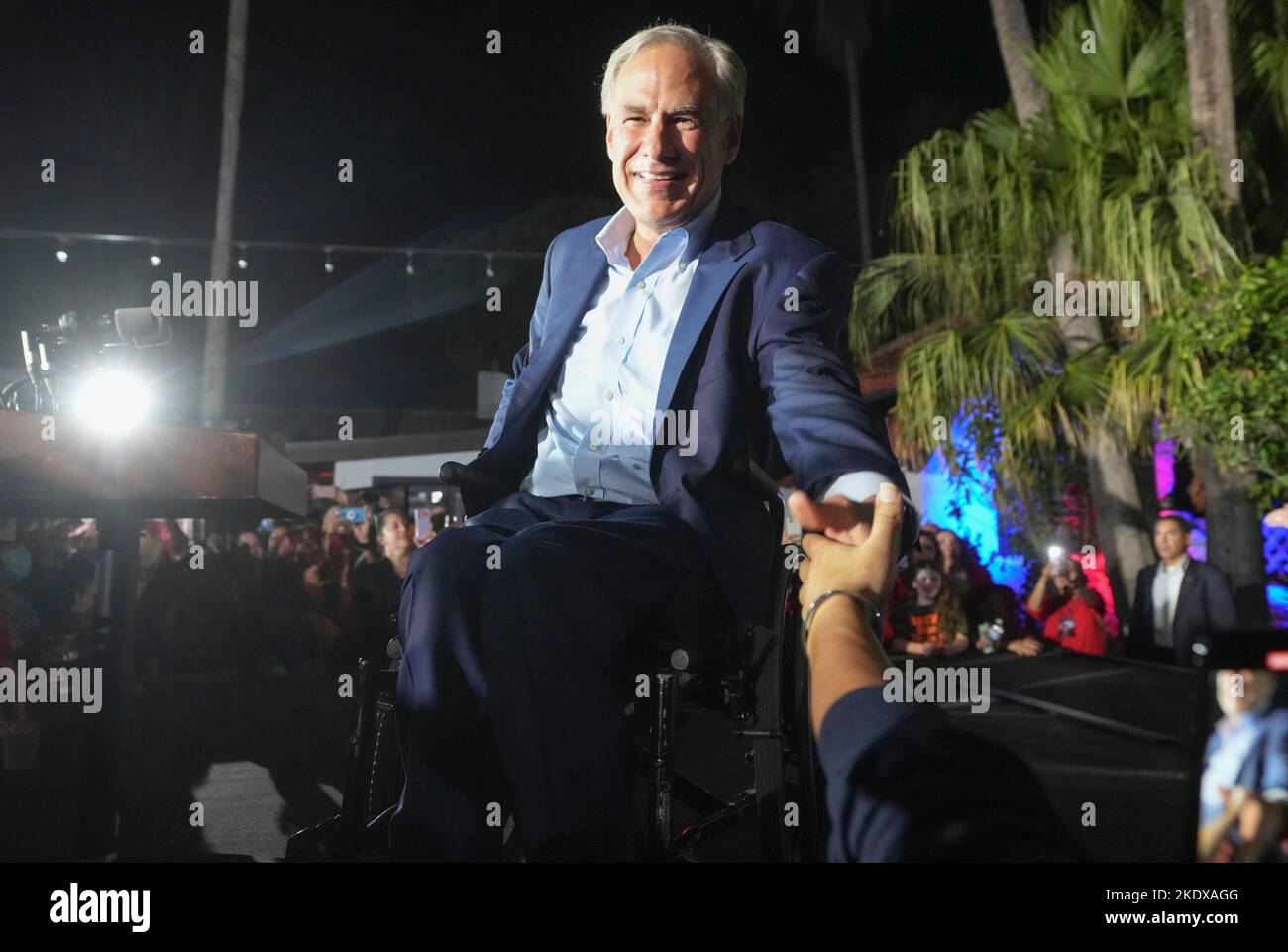 McAllen Texas États-Unis, 8 novembre 2022: Le gouverneur du Texas GREG ABBOTT remille une victoire de réélection sur le challenger démocrate Beto O'Rourke lors d'un parti de veille électorale. Banque D'Images