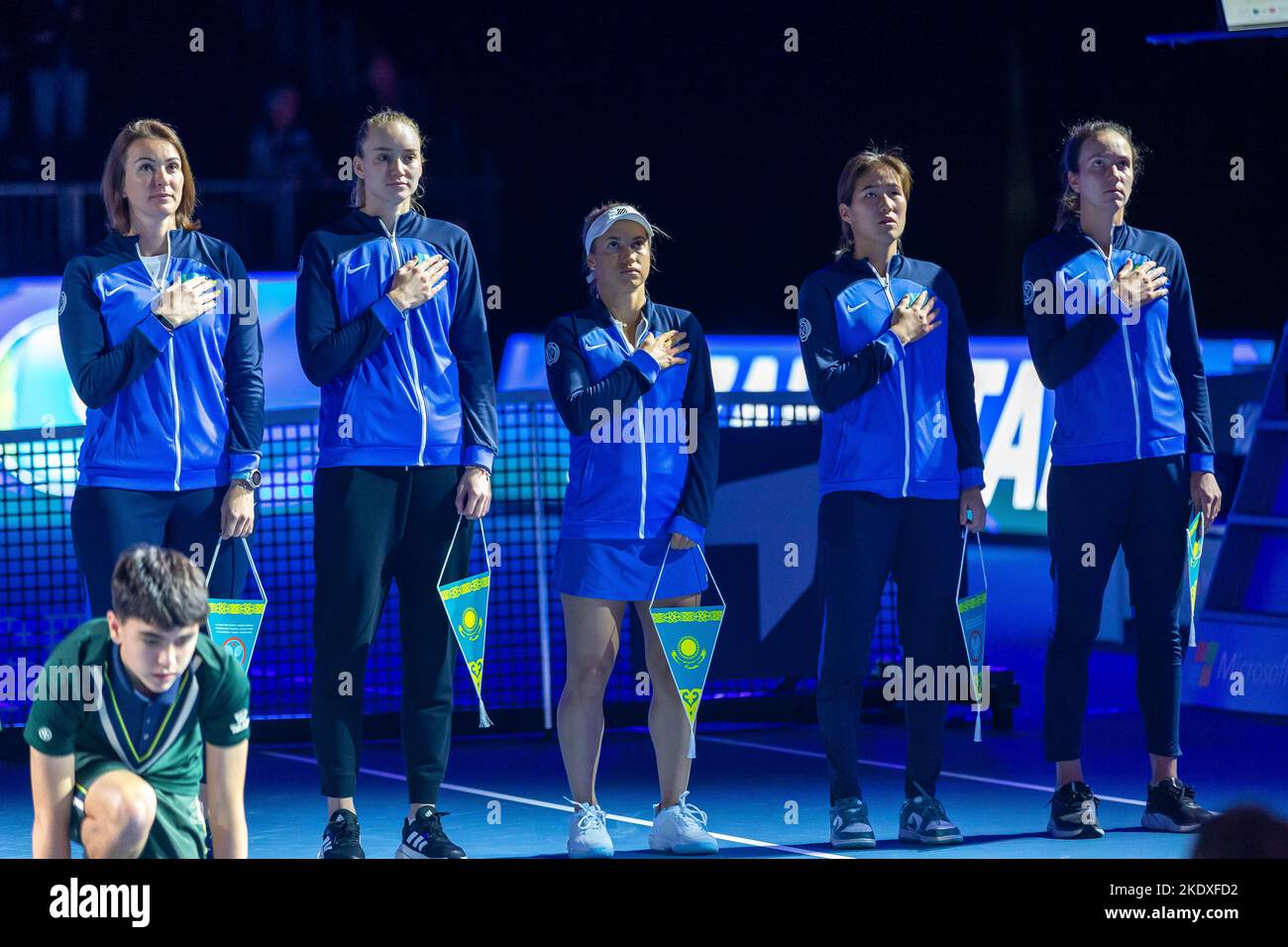 Glasgow, Écosse, le 8th novembre 2022. Elena Rybakina du Kazakhstan joue Harriet Dart de Grande-Bretagne dans les étapes de groupe de la Billy Jean King Cup. Banque D'Images