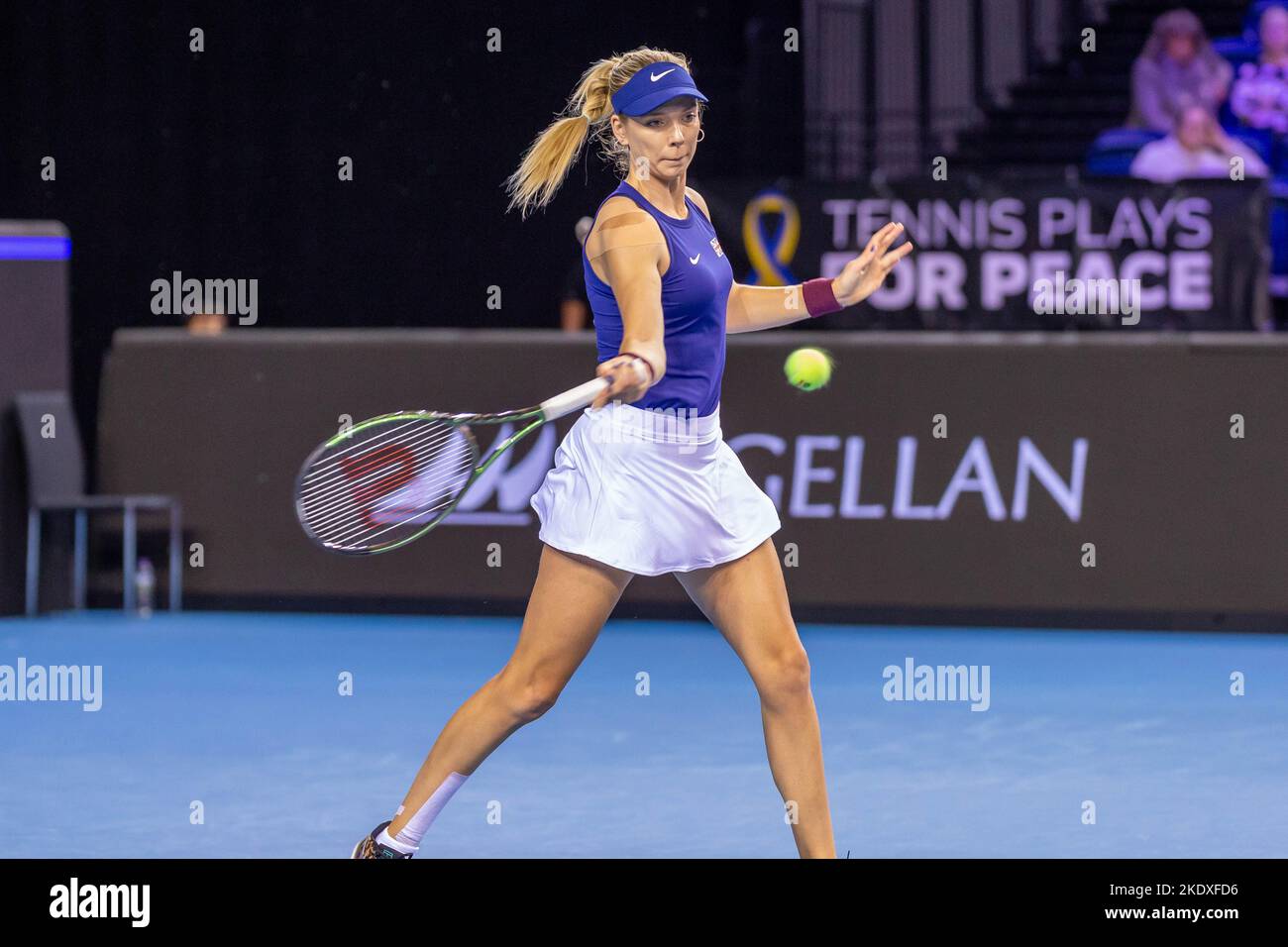Glasgow, Écosse, le 8th novembre 2022. Yulia Putintseva, du Kazakhstan, joue Katie Boulter, de Grande-Bretagne, dans les étapes de groupe du Billy Jean Roi Cu Banque D'Images