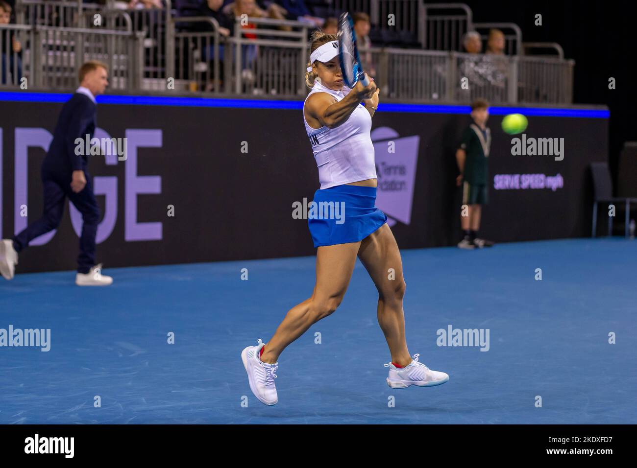 Glasgow, Écosse, le 8th novembre 2022. Yulia Putintseva, du Kazakhstan, joue Katie Boulter, de Grande-Bretagne, dans les étapes de groupe du Billy Jean Roi Cu Banque D'Images