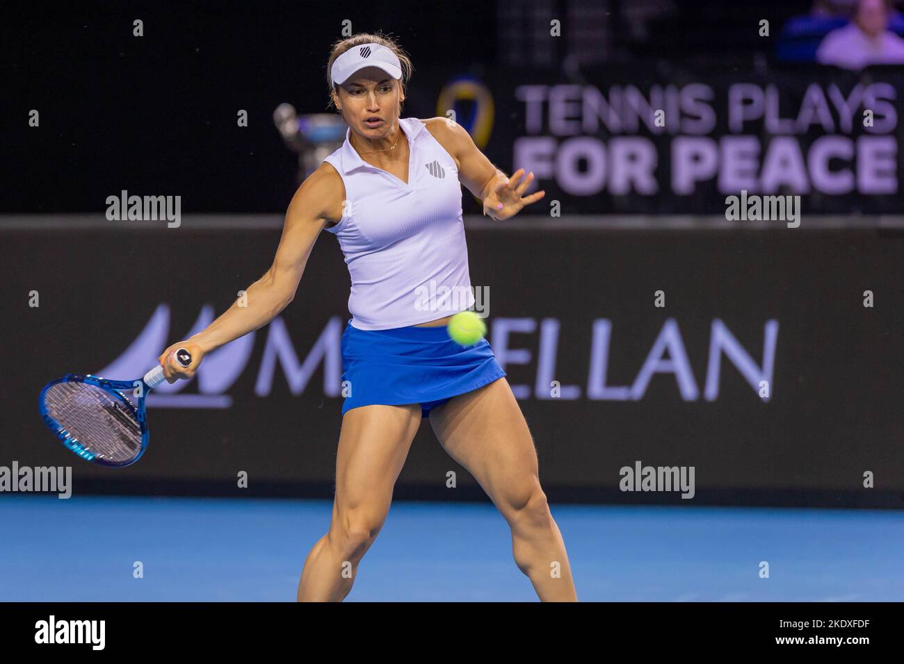 Glasgow, Écosse, le 8th novembre 2022. Yulia Putintseva, du Kazakhstan, joue Katie Boulter, de Grande-Bretagne, dans les étapes de groupe du Billy Jean Roi Cu Banque D'Images