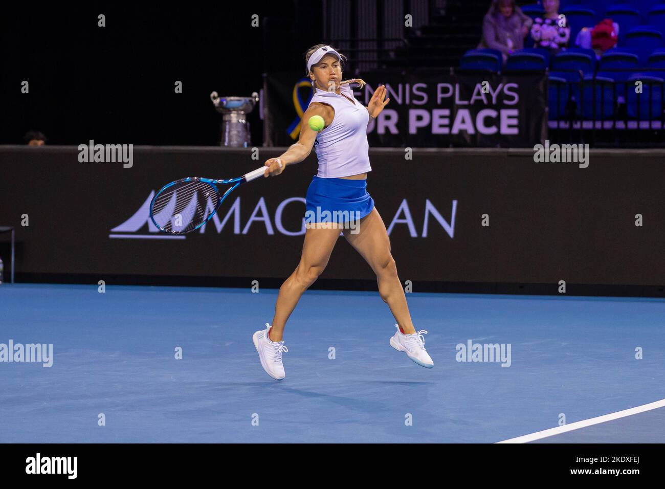 Glasgow, Écosse, le 8th novembre 2022. Yulia Putintseva, du Kazakhstan, joue Katie Boulter, de Grande-Bretagne, dans les étapes de groupe du Billy Jean Roi Cu Banque D'Images