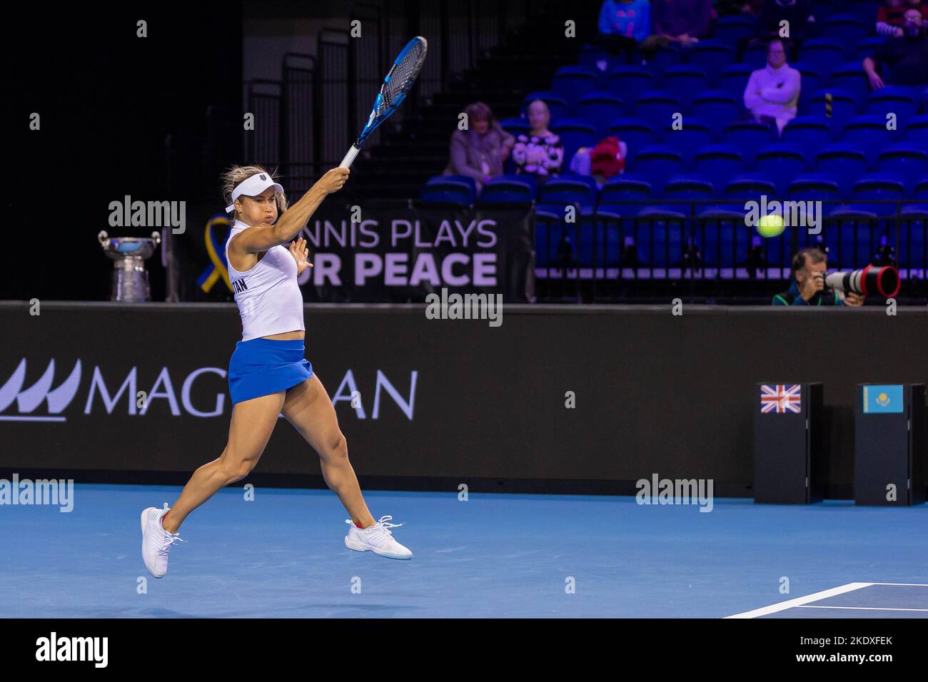Glasgow, Écosse, le 8th novembre 2022. Yulia Putintseva, du Kazakhstan, joue Katie Boulter, de Grande-Bretagne, dans les étapes de groupe du Billy Jean Roi Cu Banque D'Images