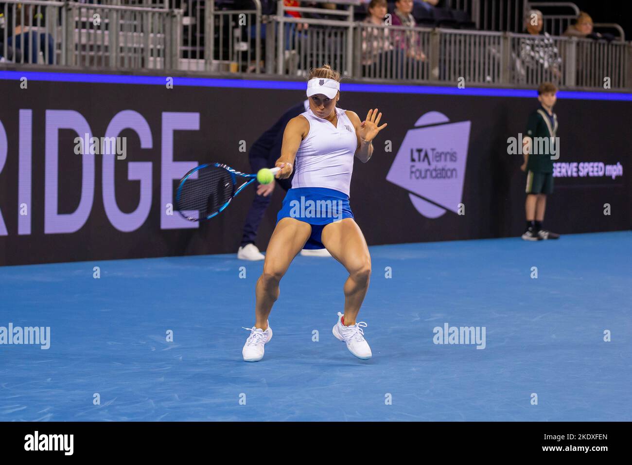 Glasgow, Écosse, le 8th novembre 2022. Yulia Putintseva, du Kazakhstan, joue Katie Boulter, de Grande-Bretagne, dans les étapes de groupe du Billy Jean Roi Cu Banque D'Images