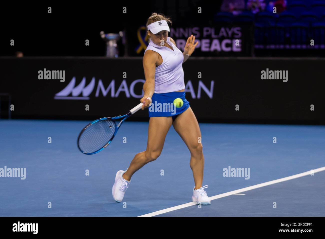 Glasgow, Écosse, le 8th novembre 2022. Yulia Putintseva, du Kazakhstan, joue Katie Boulter, de Grande-Bretagne, dans les étapes de groupe du Billy Jean Roi Cu Banque D'Images
