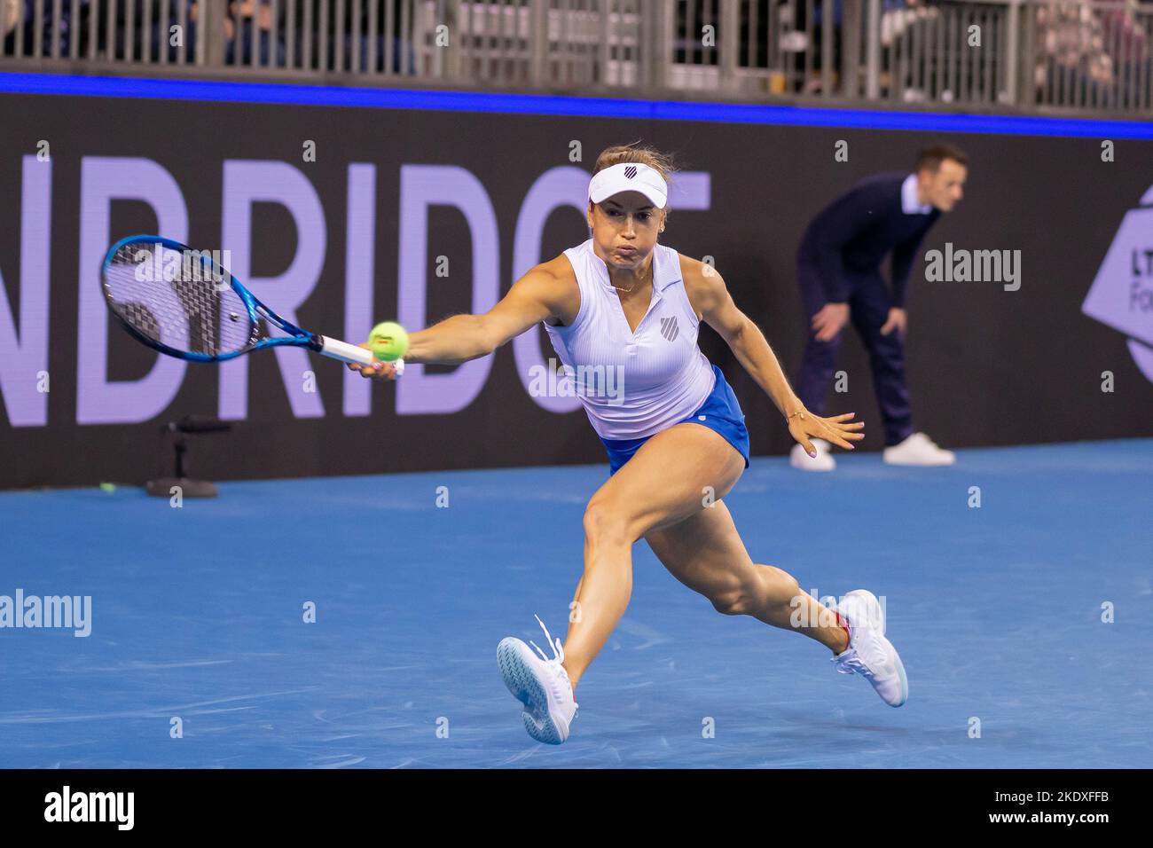 Glasgow, Écosse, le 8th novembre 2022. Yulia Putintseva, du Kazakhstan, joue Katie Boulter, de Grande-Bretagne, dans les étapes de groupe du Billy Jean Roi Cu Banque D'Images