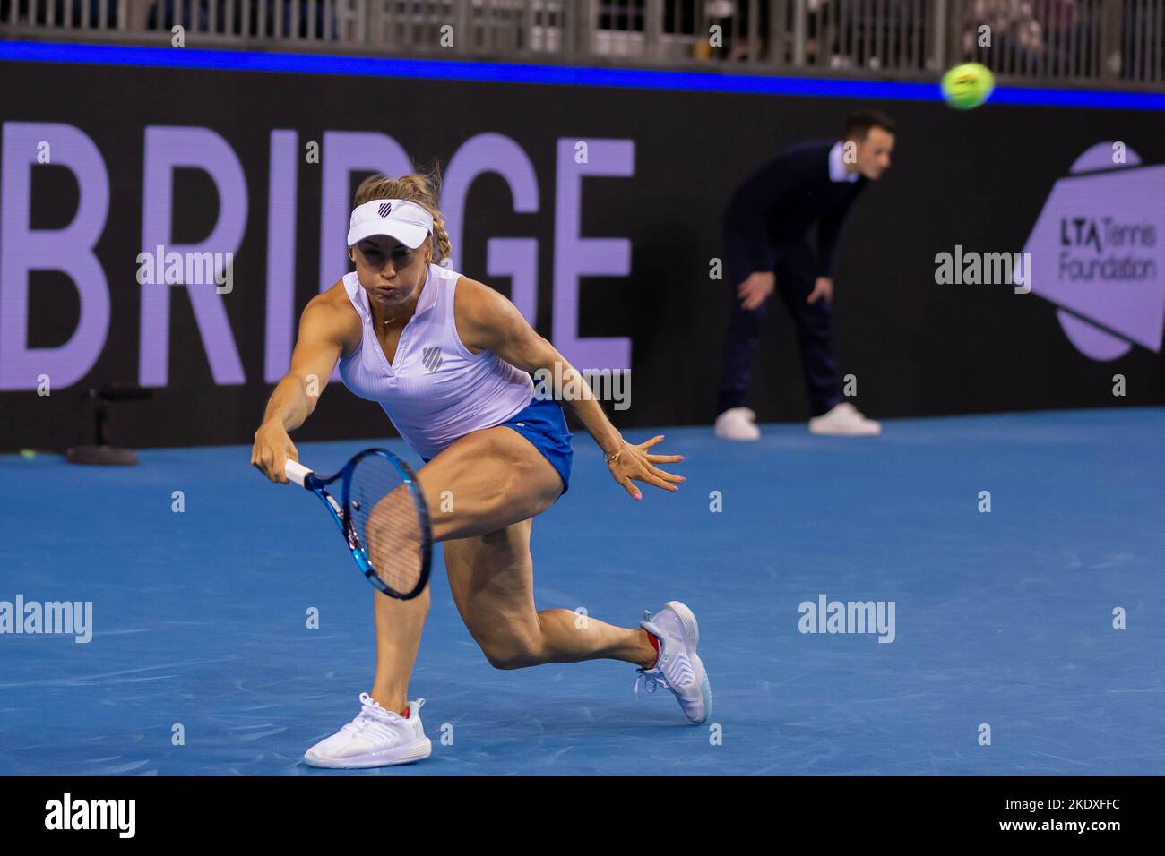 Glasgow, Écosse, le 8th novembre 2022. Yulia Putintseva, du Kazakhstan, joue Katie Boulter, de Grande-Bretagne, dans les étapes de groupe du Billy Jean Roi Cu Banque D'Images