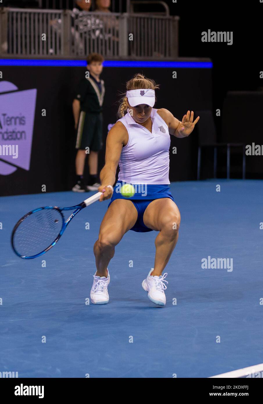Glasgow, Écosse, le 8th novembre 2022. Yulia Putintseva, du Kazakhstan, joue Katie Boulter, de Grande-Bretagne, dans les étapes de groupe du Billy Jean Roi Cu Banque D'Images
