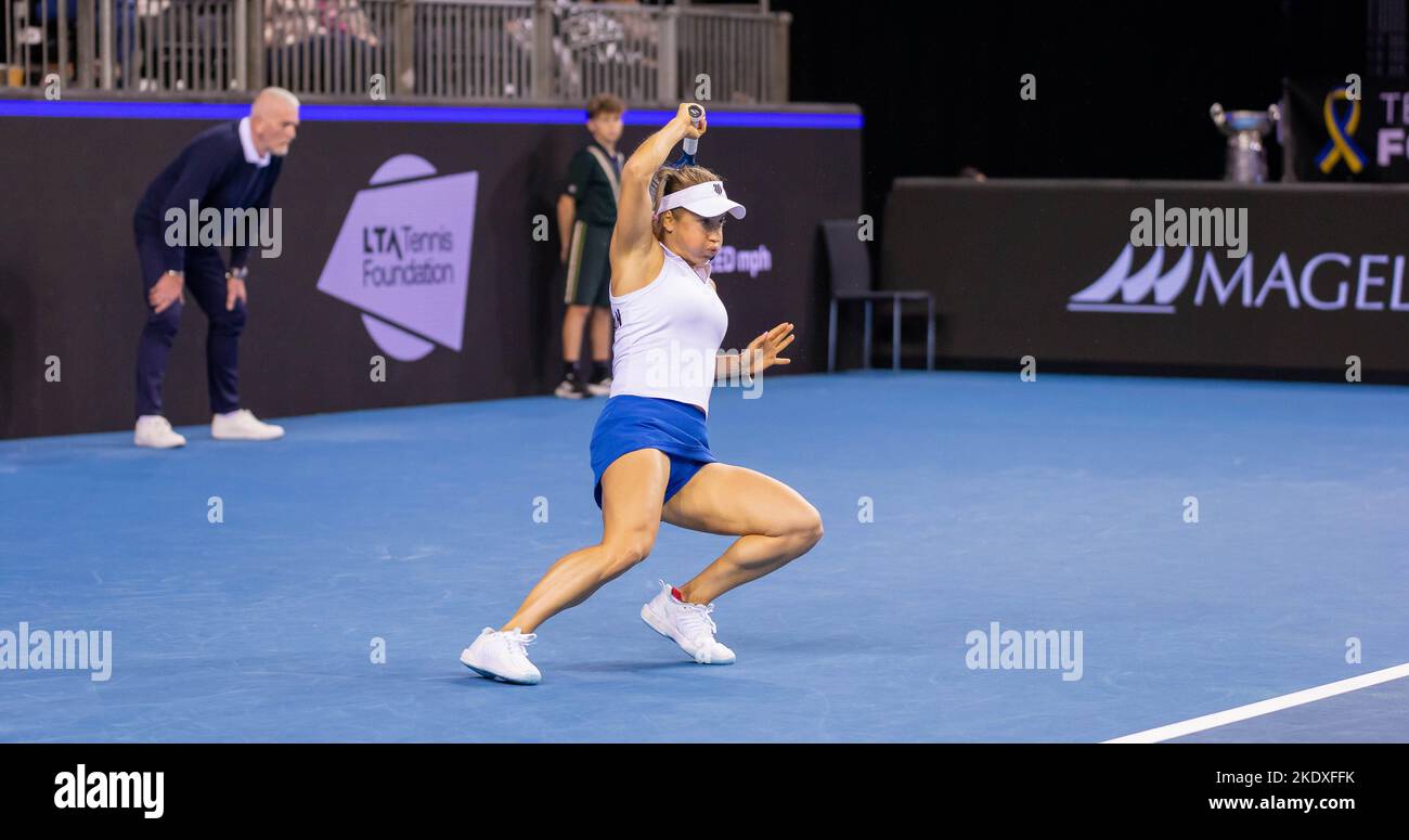 Glasgow, Écosse, le 8th novembre 2022. Yulia Putintseva, du Kazakhstan, joue Katie Boulter, de Grande-Bretagne, dans les étapes de groupe du Billy Jean Roi Cu Banque D'Images