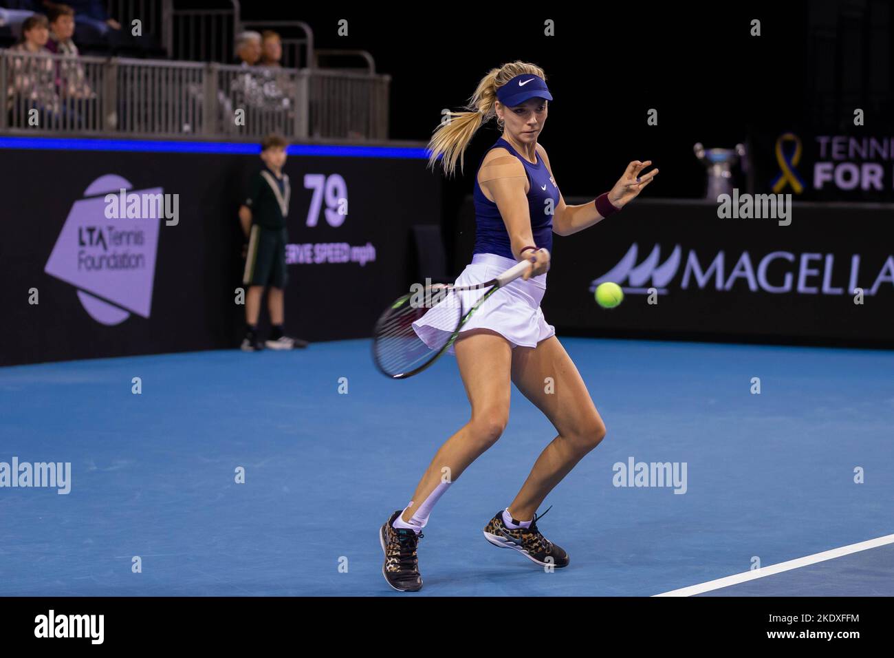 Glasgow, Écosse, le 8th novembre 2022. Yulia Putintseva, du Kazakhstan, joue Katie Boulter, de Grande-Bretagne, dans les étapes de groupe du Billy Jean Roi Cu Banque D'Images