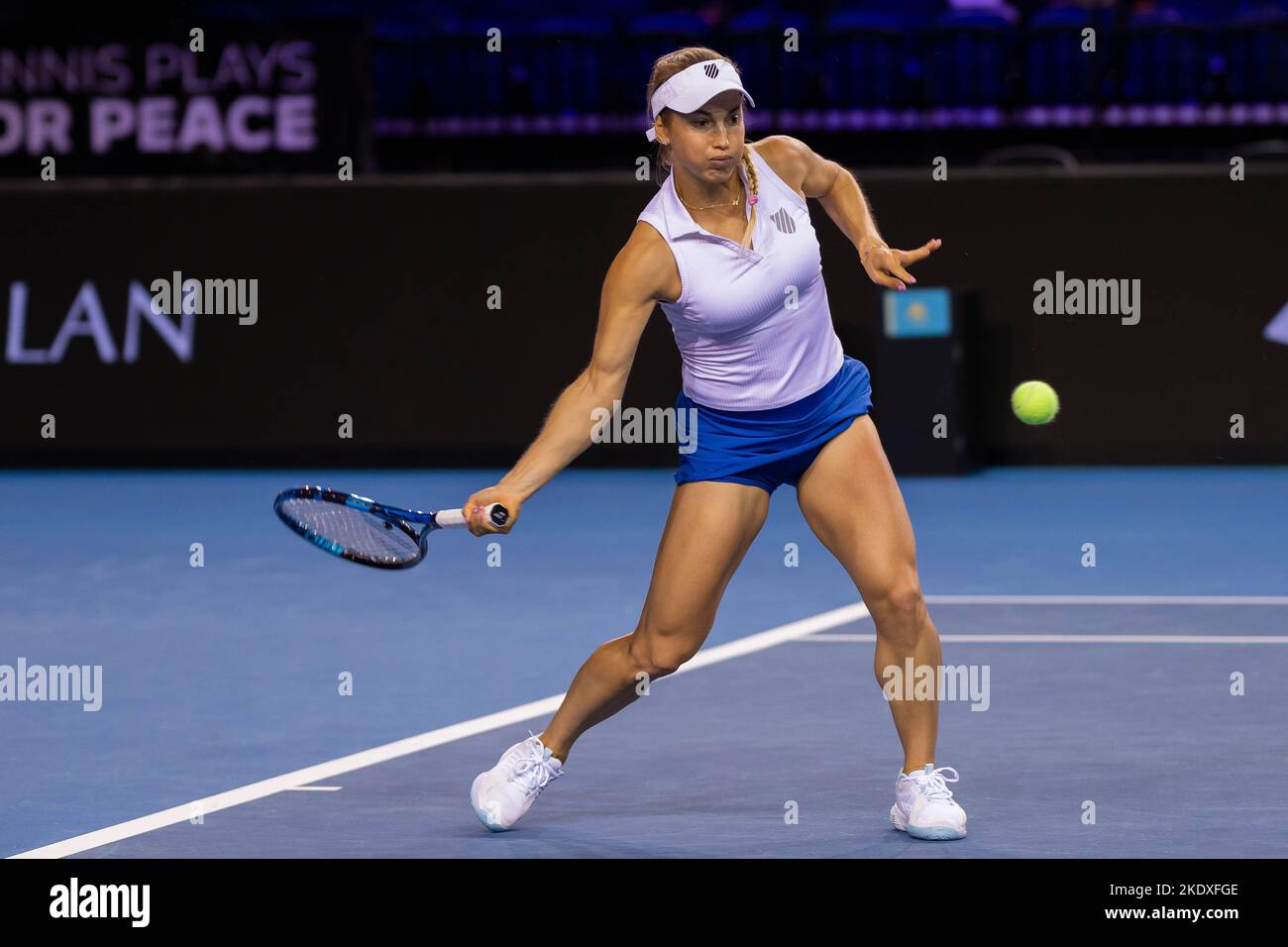 Glasgow, Écosse, le 8th novembre 2022. Yulia Putintseva, du Kazakhstan, joue Katie Boulter, de Grande-Bretagne, dans les étapes de groupe du Billy Jean Roi Cu Banque D'Images