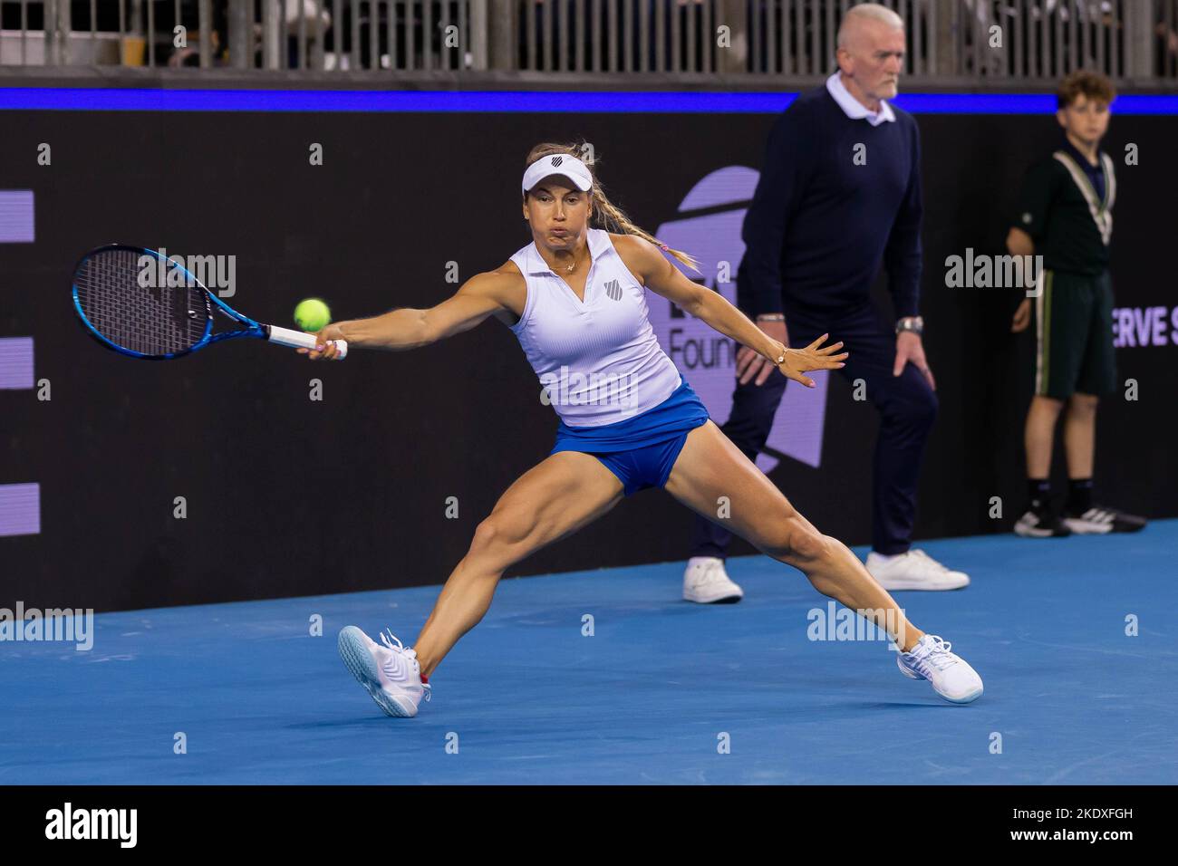 Glasgow, Écosse, le 8th novembre 2022. Yulia Putintseva, du Kazakhstan, joue Katie Boulter, de Grande-Bretagne, dans les étapes de groupe du Billy Jean Roi Cu Banque D'Images