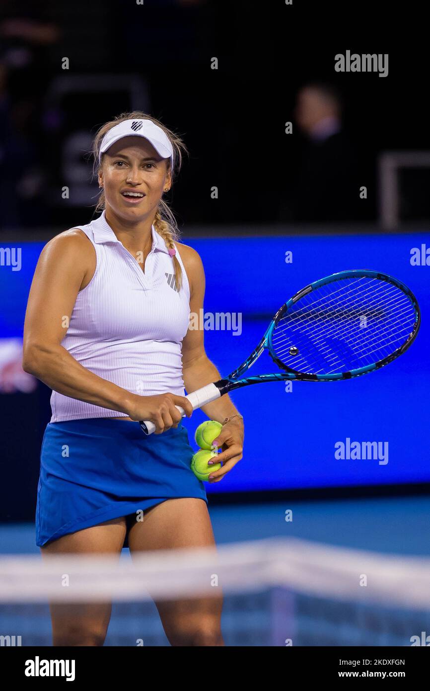 Glasgow, Écosse, le 8th novembre 2022. Yulia Putintseva, du Kazakhstan, joue Katie Boulter, de Grande-Bretagne, dans les étapes de groupe du Billy Jean Roi Cu Banque D'Images