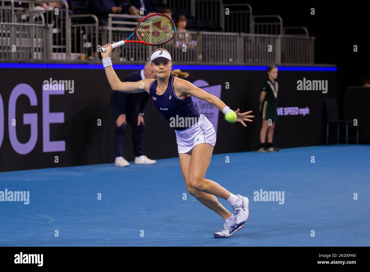 Glasgow, Écosse, le 8th novembre 2022. Elena Rybakina du Kazakhstan joue Harriet Dart de Grande-Bretagne dans les étapes de groupe de la Billy Jean King Cup. Banque D'Images