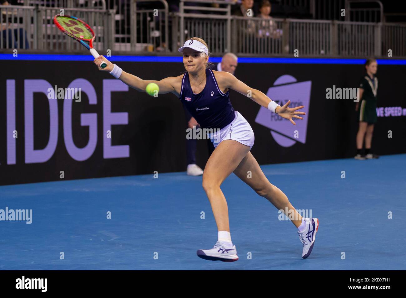 Glasgow, Écosse, le 8th novembre 2022. Elena Rybakina du Kazakhstan joue Harriet Dart de Grande-Bretagne dans les étapes de groupe de la Billy Jean King Cup. Banque D'Images