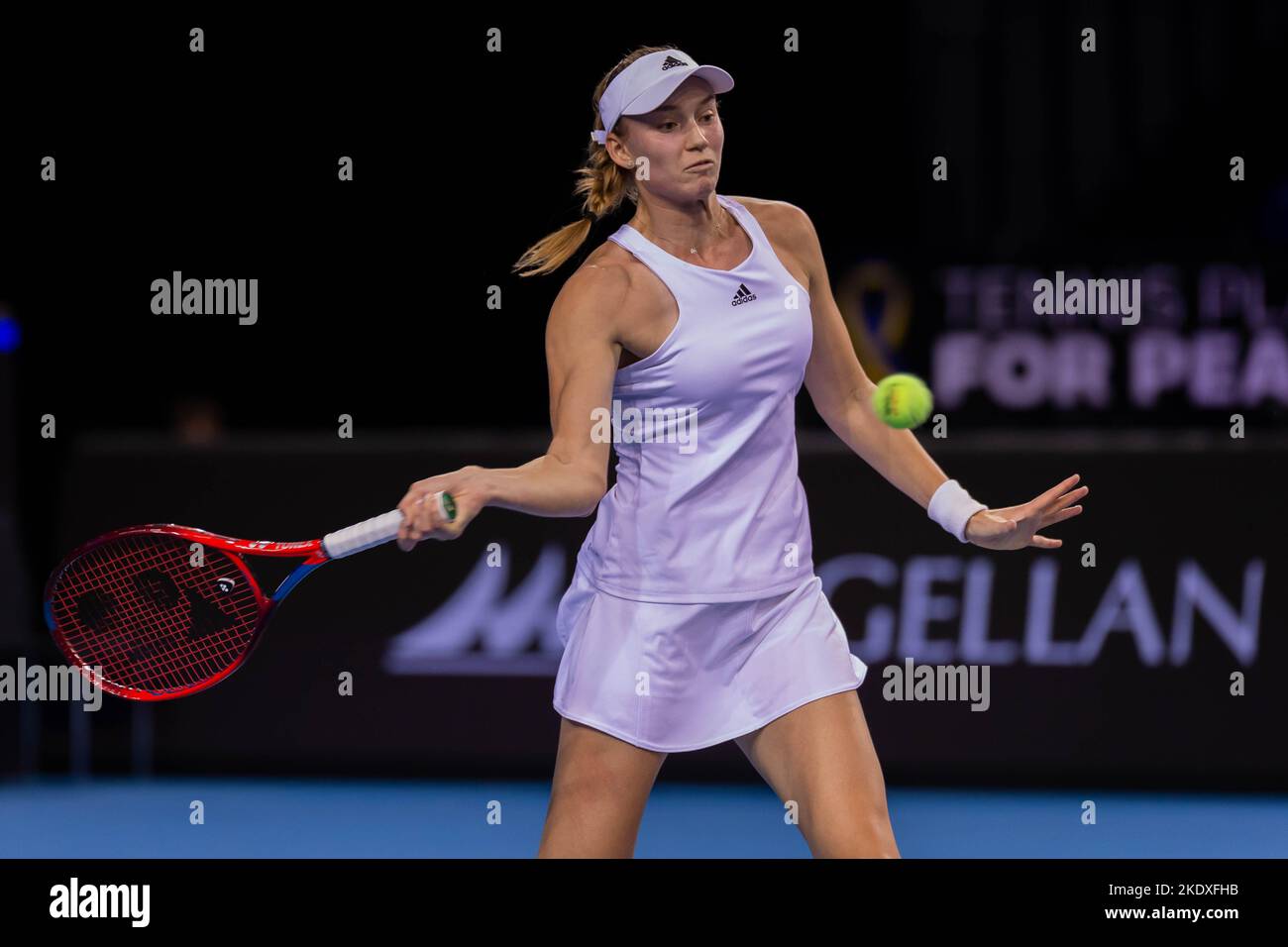 Glasgow, Écosse, le 8th novembre 2022. Elena Rybakina du Kazakhstan joue Harriet Dart de Grande-Bretagne dans les étapes de groupe de la Billy Jean King Cup. Banque D'Images