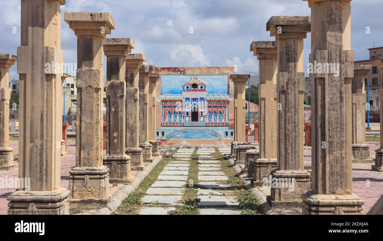 Vue de peinture du temple de Bhadrinath sur la plage de Dwarka, Dwarka, Gujarat, Inde. Banque D'Images