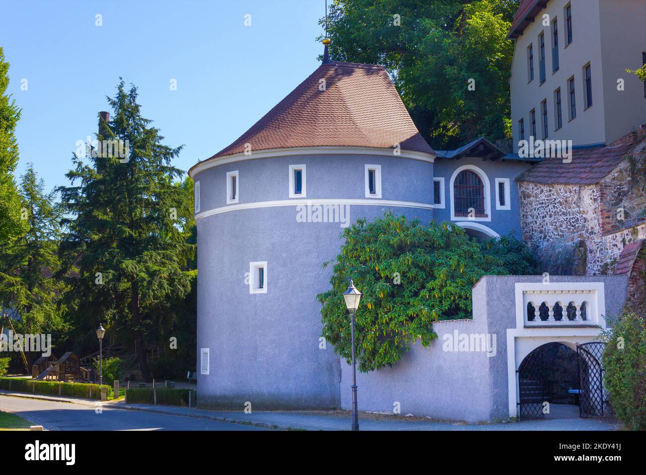 Ancienne fortification de bastion et porte au jardin entre les murs de la ville de Goerlitz, Allemagne Banque D'Images