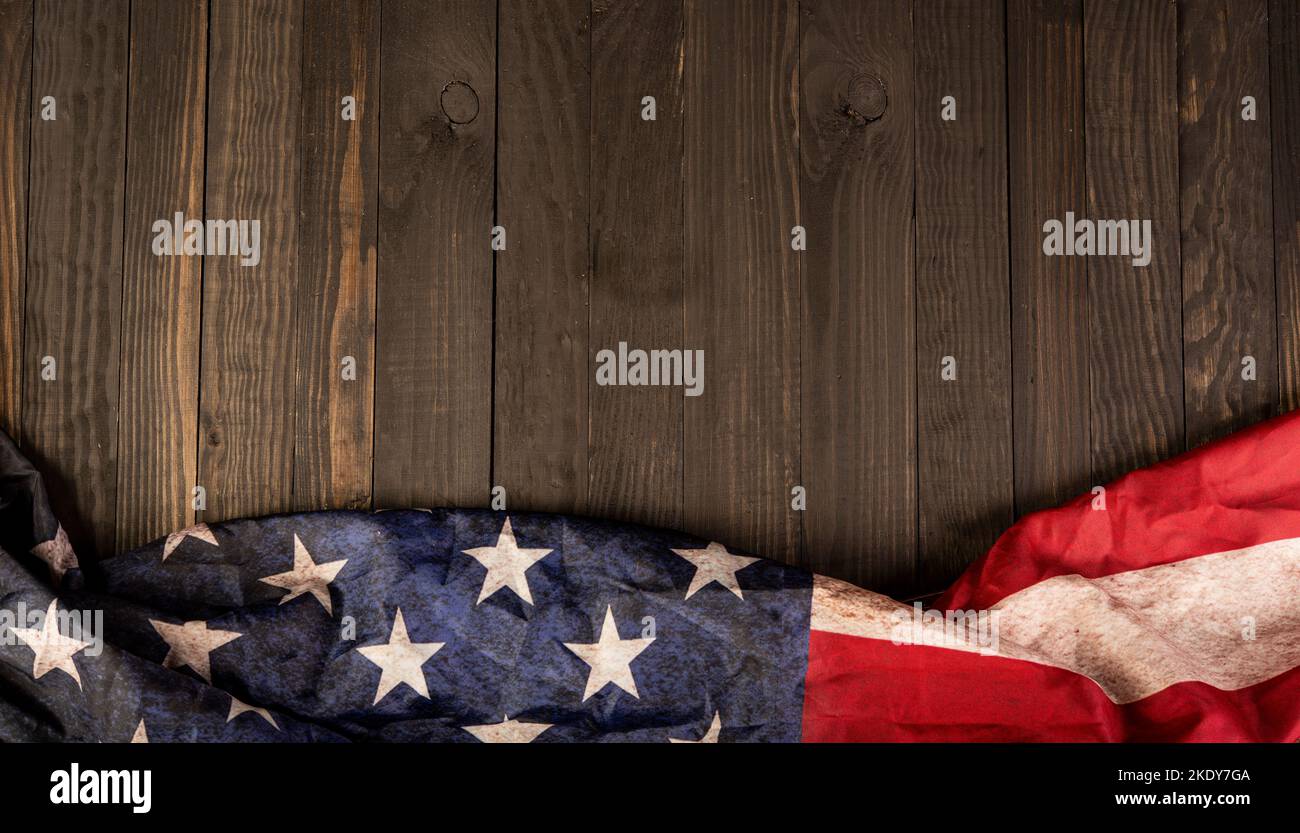 Grunge United Sates of America drapeau sur une table en bois avec espace de copie. Banque D'Images