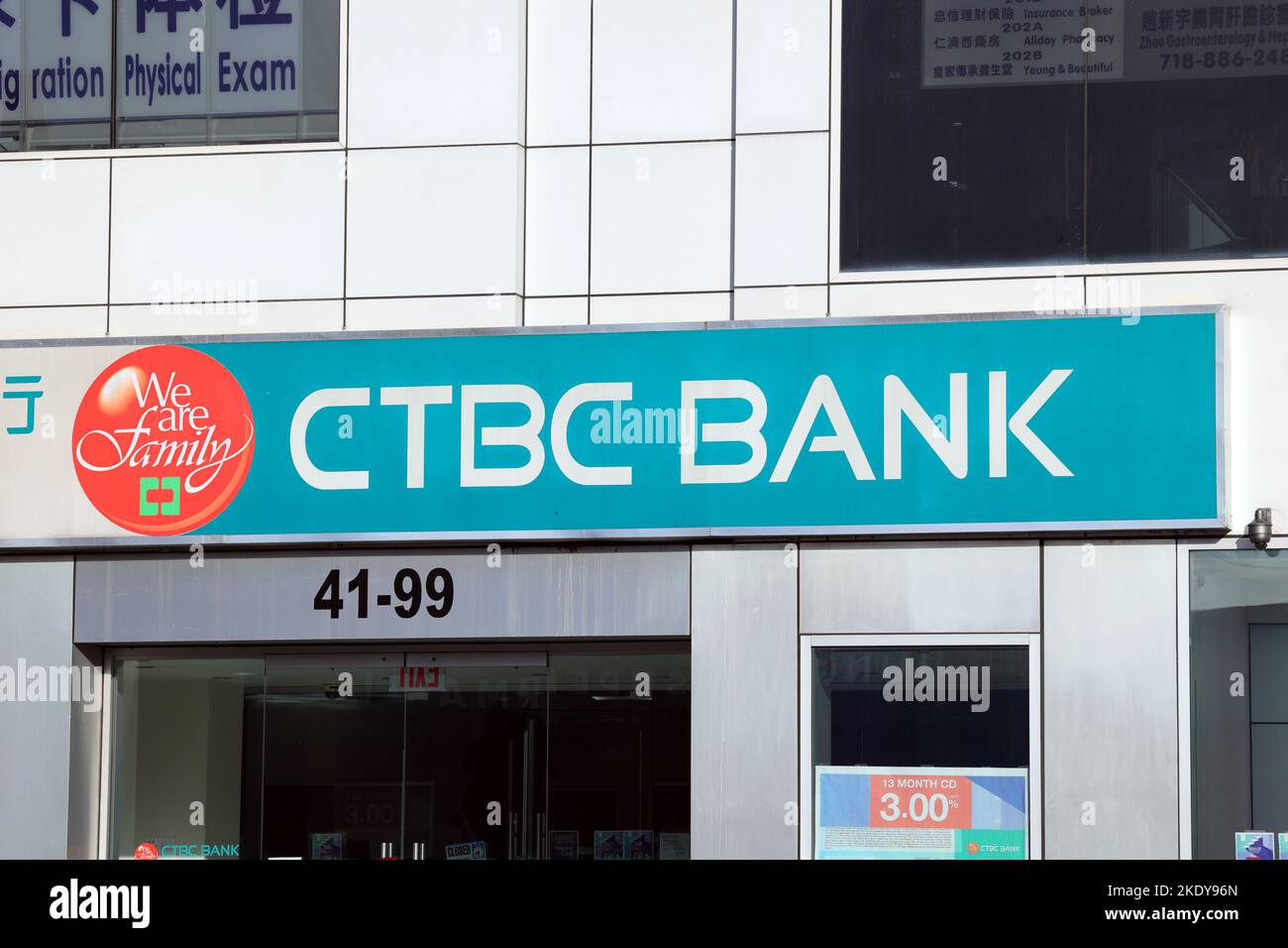 Signalisation pour CTBC Bank 中國信託 dans une succursale du centre-ville de Flushing, New York. Banque D'Images