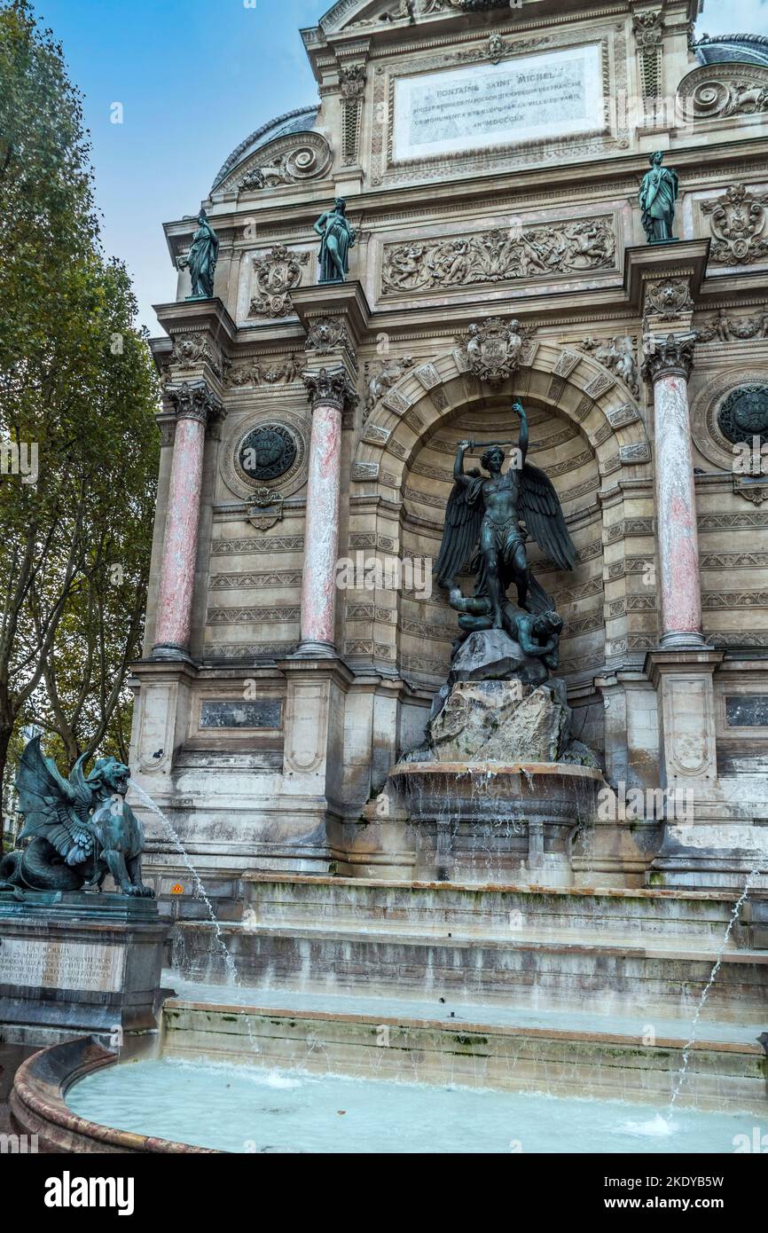 La fontaine de Saint Michel à Paris Banque D'Images