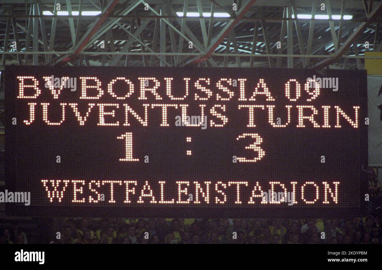 Firo: 13.09.1995 football: Football: Archive photos, archive photos, archive CHL Champions League, groupe phase saison 1995/1996 95/96 BVB, Borussia Dortmund - Juventus Turin 1:3 Scoreboard, Westfalenstadion, Banque D'Images