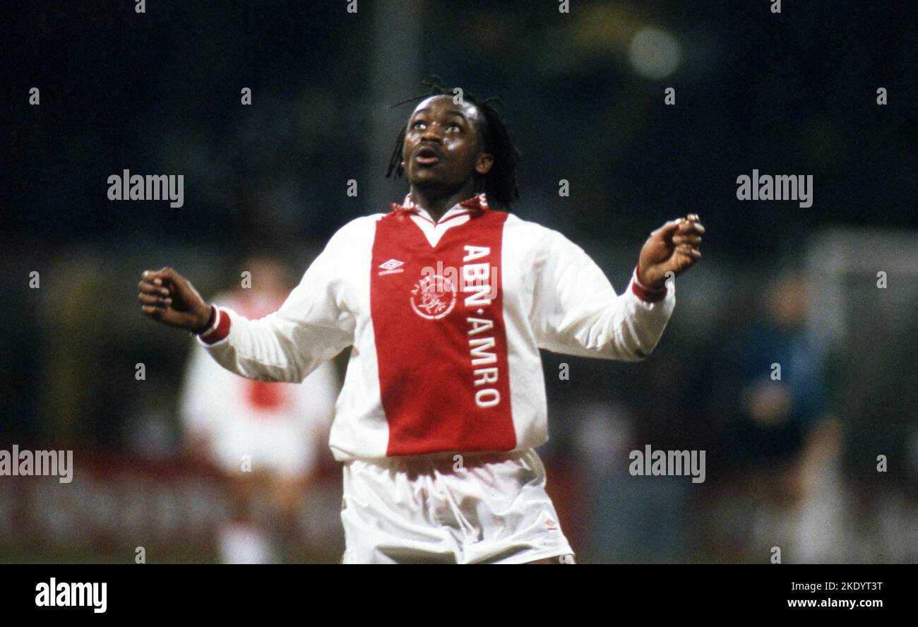 Firo: 05.03.1996 football: Football: Archive photos, archive photo, archive images, archive CHL Champions League, quart de finale saison 1995/1996 95/96 BVB, Borussia Dortmund - Ajax Amsterdam 0:2 Kiki Musampa, Ajax. Banque D'Images